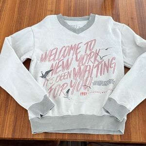 EUC Taylor Swift 1989 welcome to NY Sweatshirt women’s sz small
